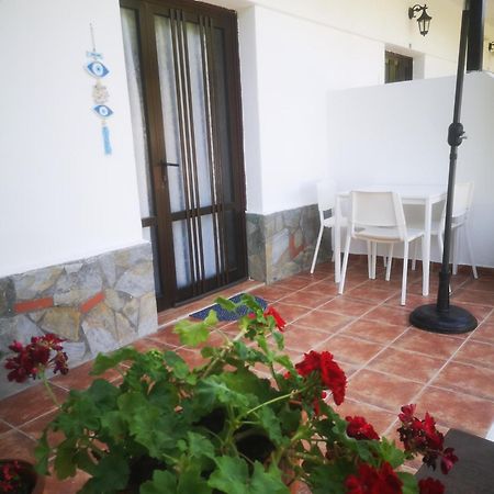 Achillion B&B Paralía Skotínis Екстериор снимка