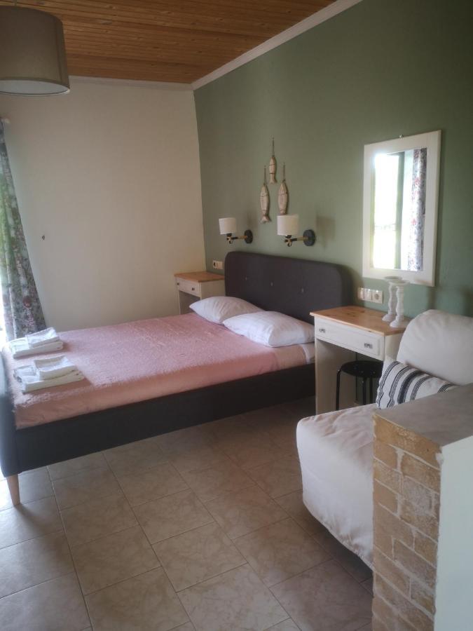 Achillion B&B Paralía Skotínis Екстериор снимка