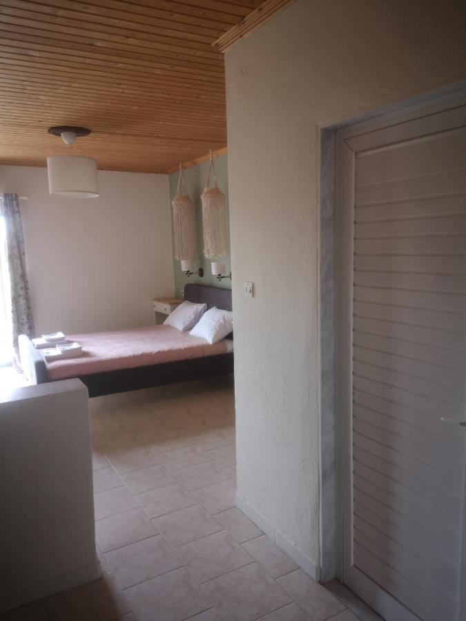 Achillion B&B Paralía Skotínis Екстериор снимка