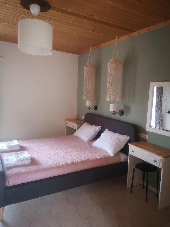 Achillion B&B Paralía Skotínis Екстериор снимка