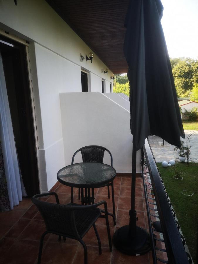 Achillion B&B Paralía Skotínis Екстериор снимка