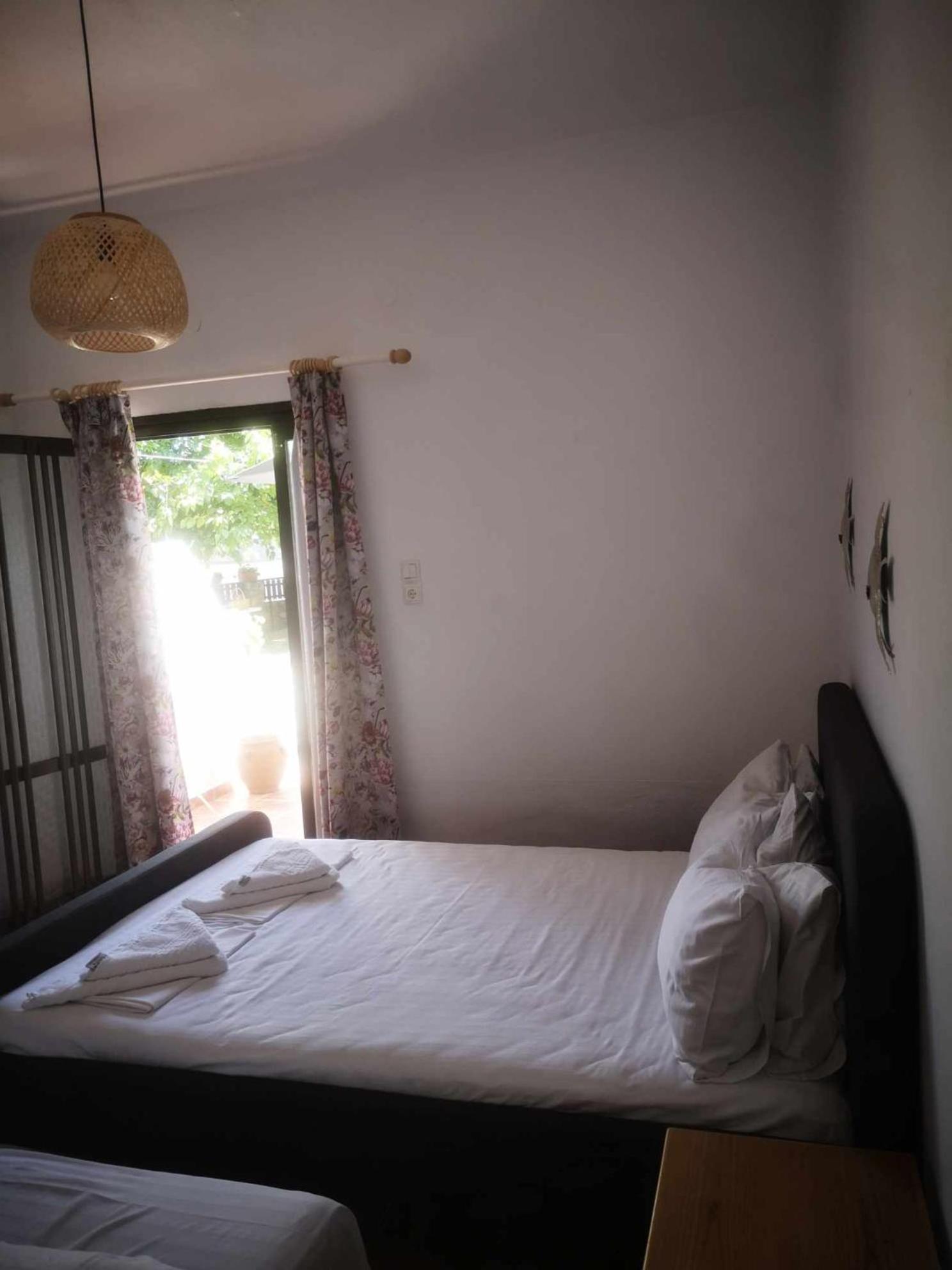Achillion B&B Paralía Skotínis Екстериор снимка