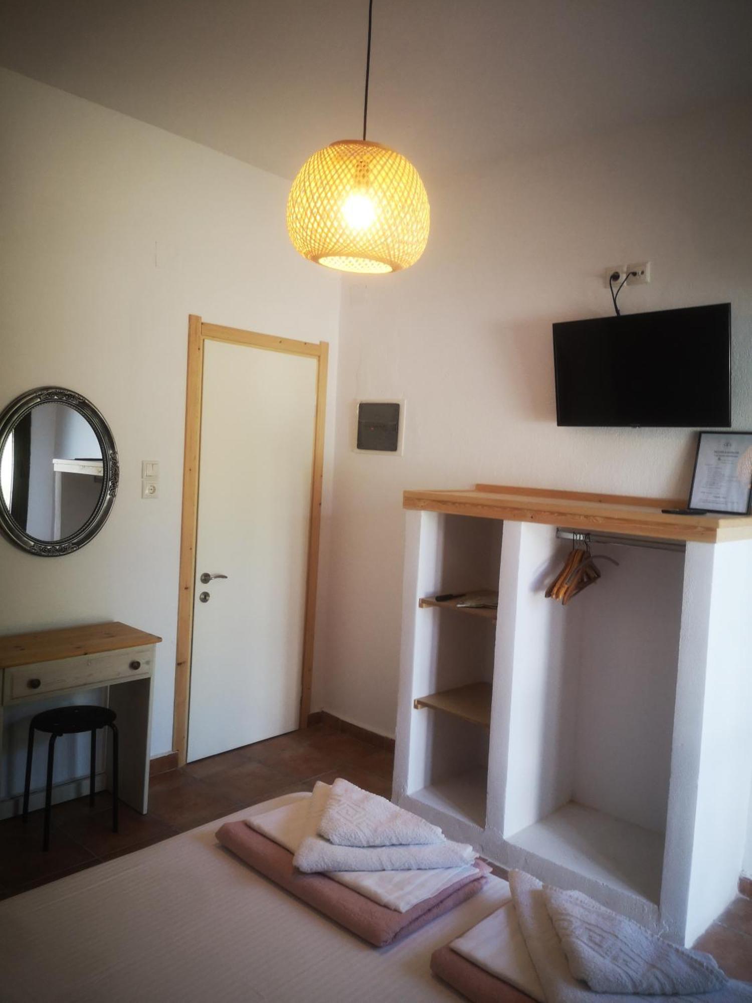 Achillion B&B Paralía Skotínis Екстериор снимка
