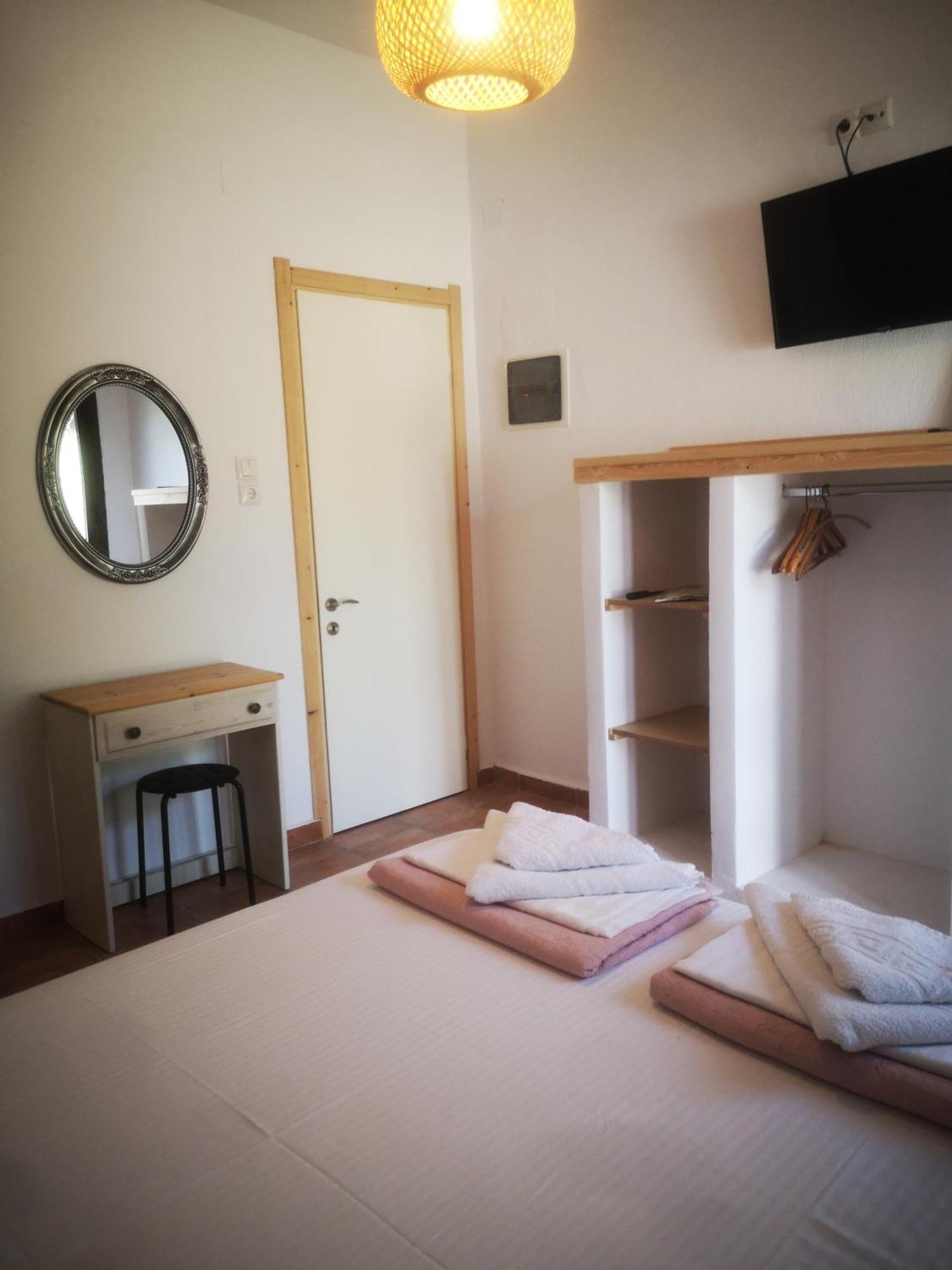 Achillion B&B Paralía Skotínis Екстериор снимка