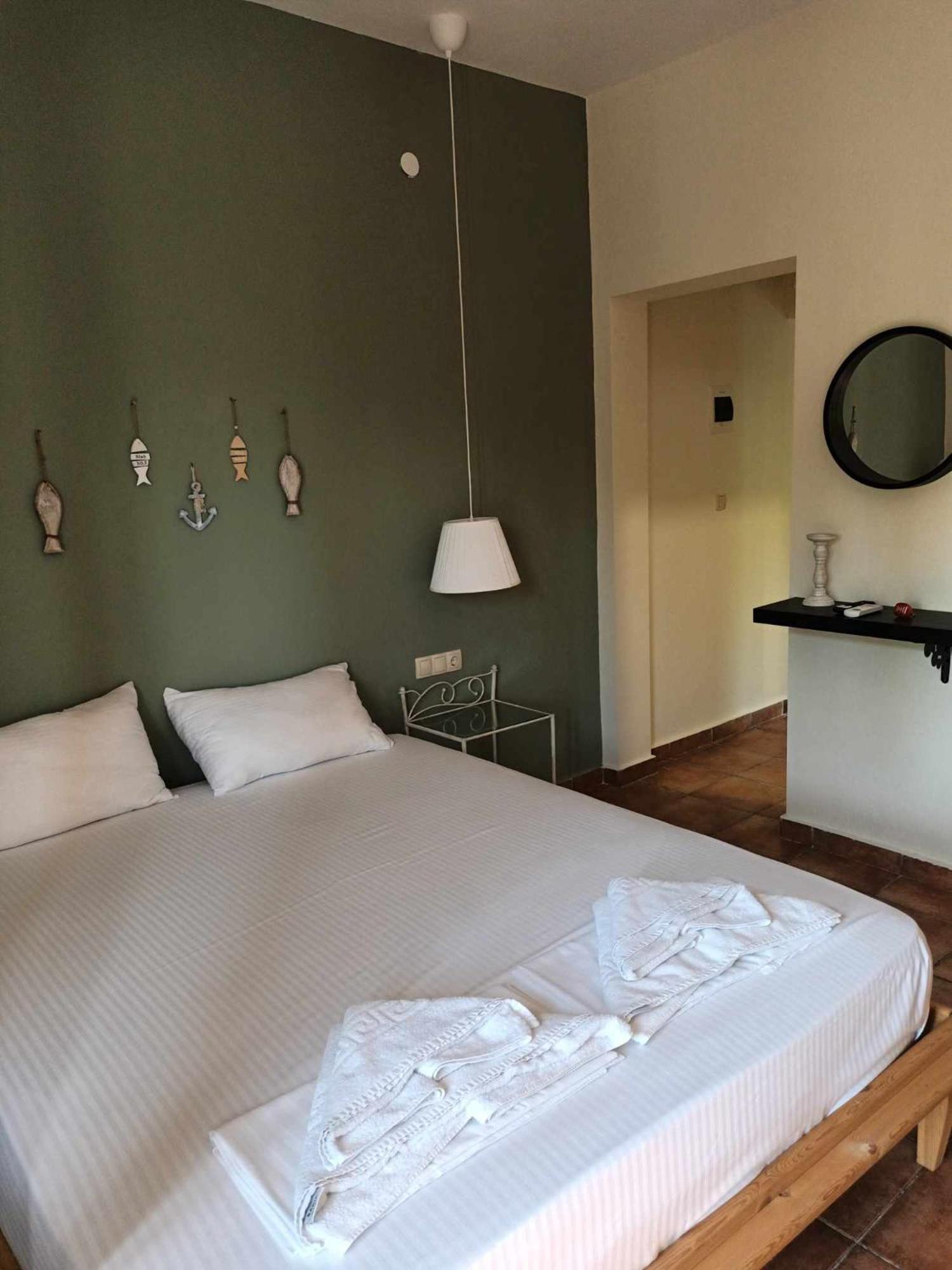 Achillion B&B Paralía Skotínis Екстериор снимка